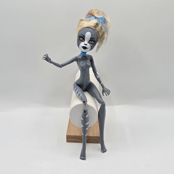 Monster High Zombie Shake Meowlody Doll 2011 OG Mattel Collectible - Picture 1 of 7